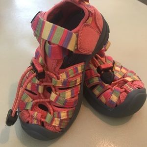 Keen Girls Shoes size 8